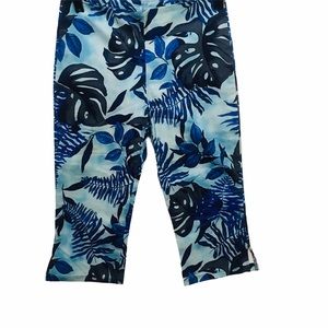 Say lady's Carpri pants size Large